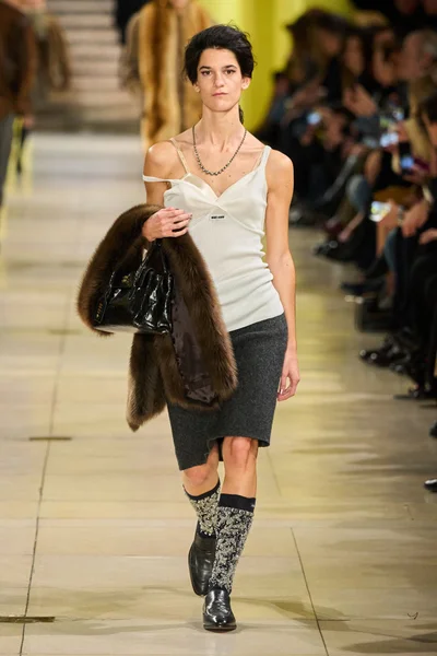 Look 49